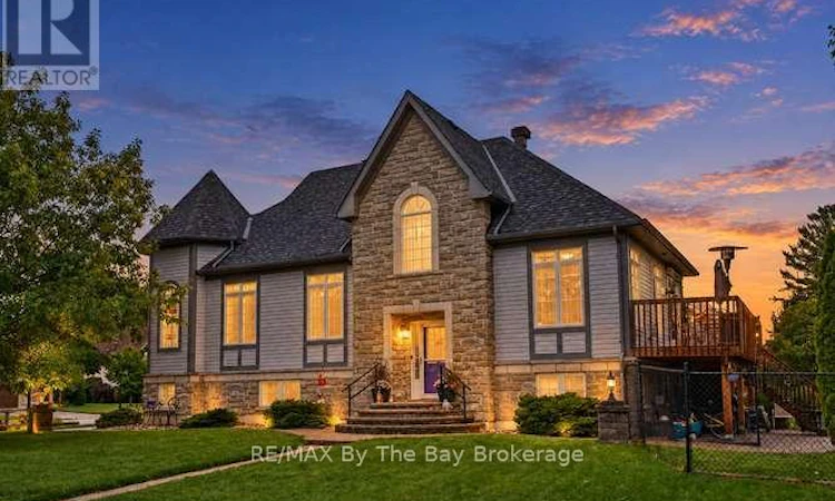 90 Meadowlark Boulevard