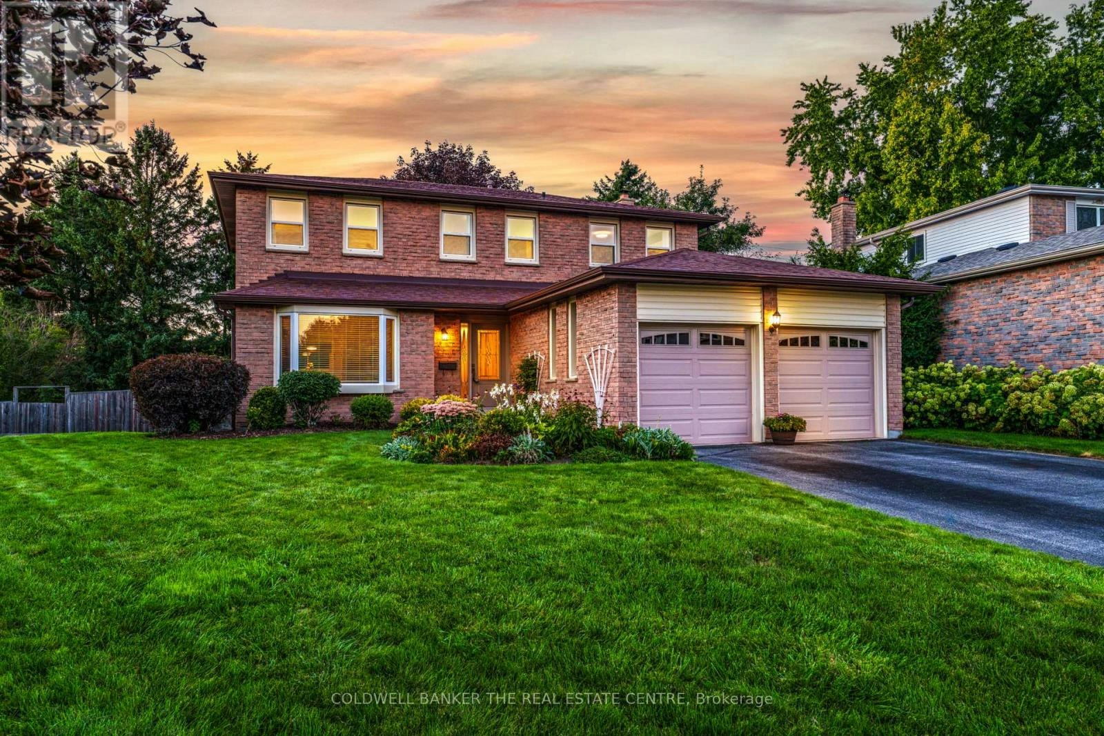893 Arnold Crescent, Newmarket, ON, L3Y 2E4