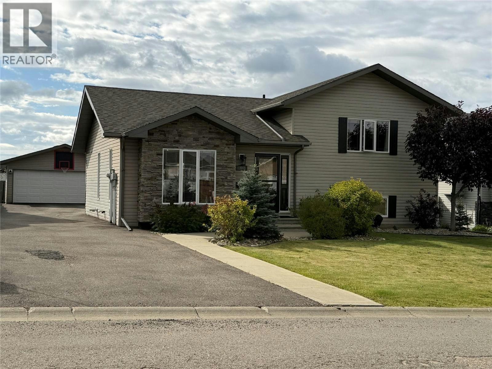 1841 87 Avenue, Dawson Creek, BC, V1G 0B6