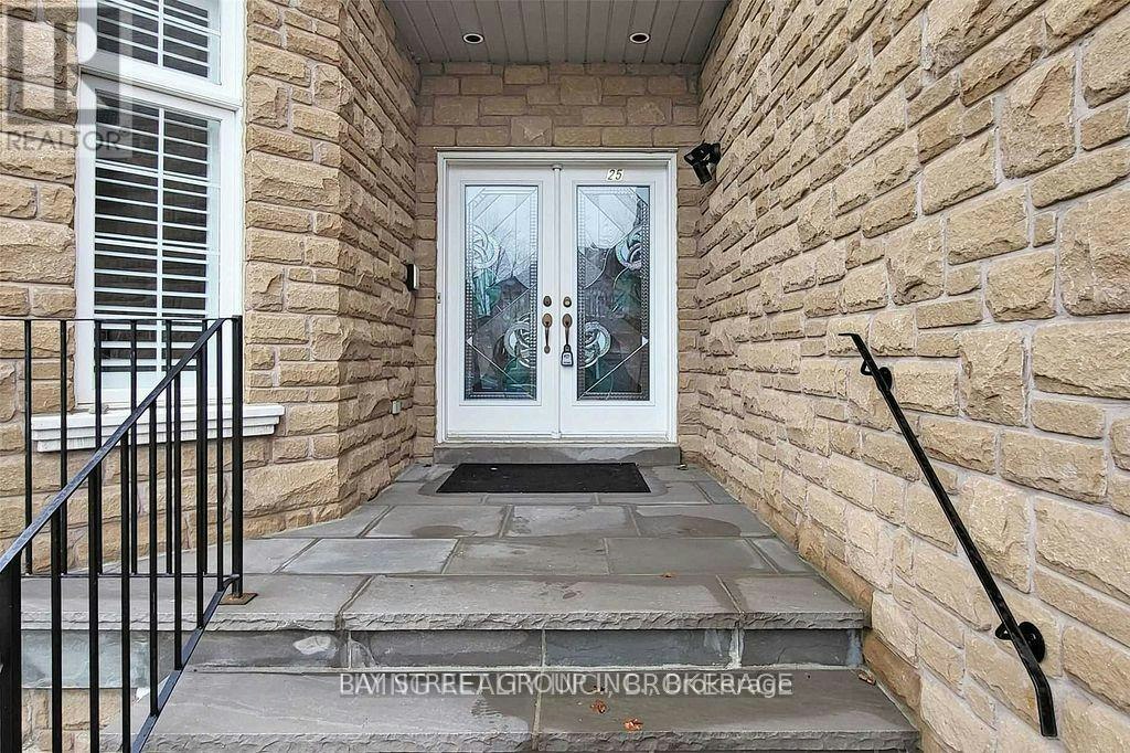 25 Greenshire Street, Richmond Hill, ON, L4B 4V3 - 2