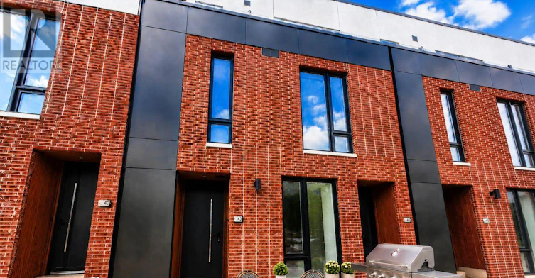 43 Everett Common, St. Catharines, ON, L2P 2G3 - 2
