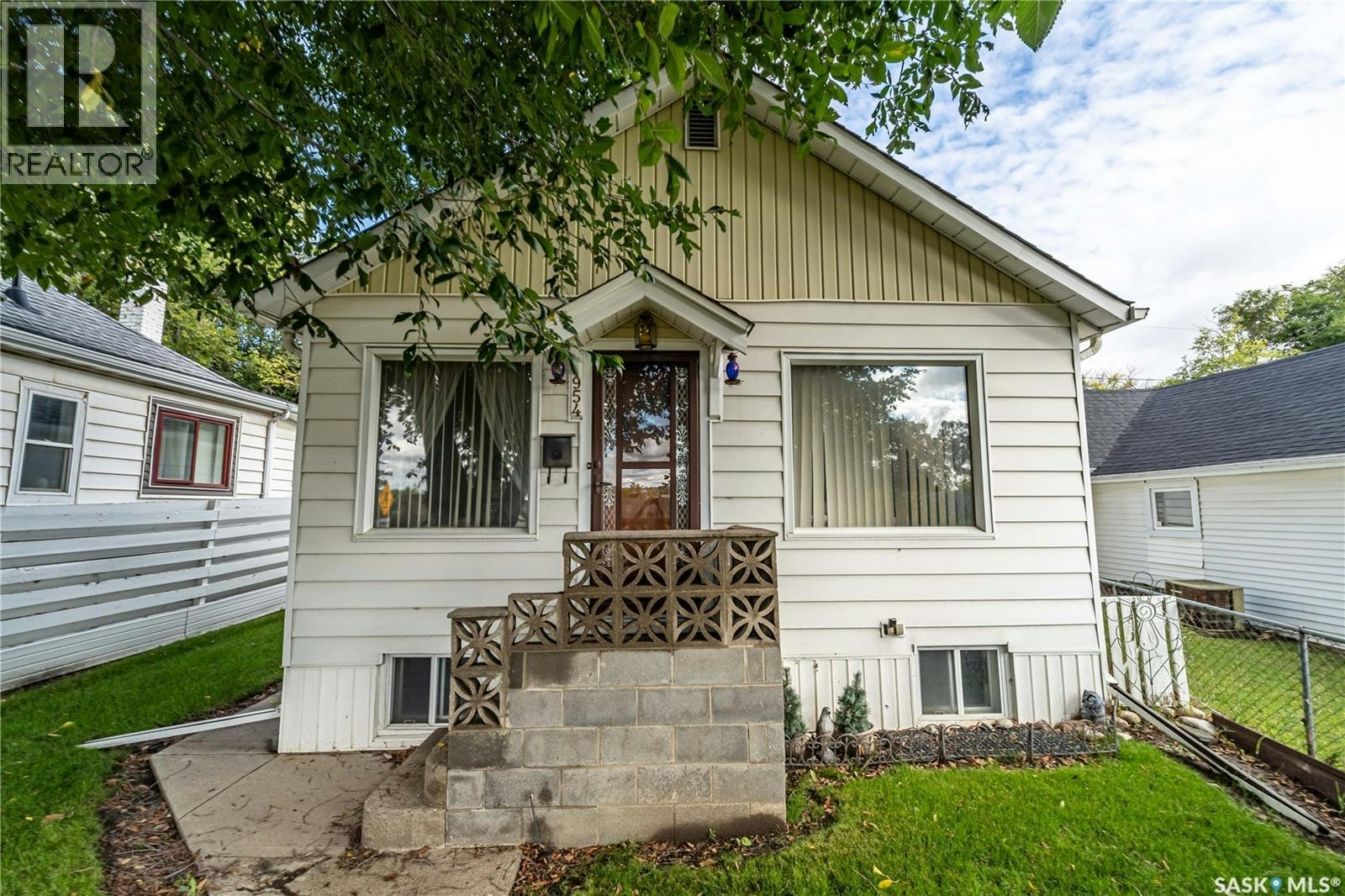 954 Hochelaga Street W, Moose Jaw, SK, S6H 2H8