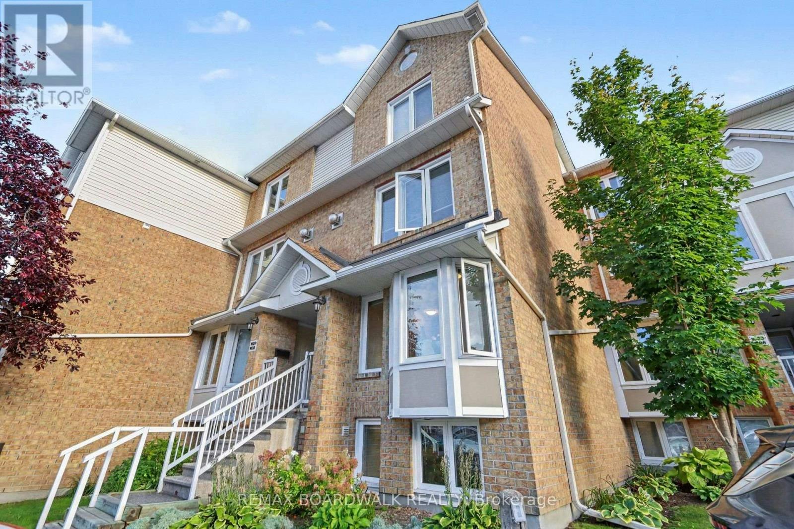 1631 Locksley Lane, Ottawa, ON, K1J 1B6 - 2