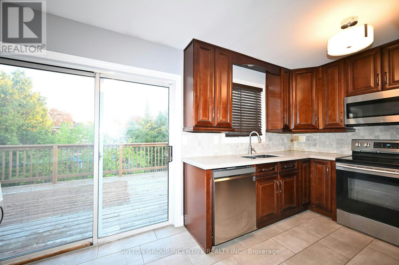 UPPER-39 Jones Drive, Barrie, ON, L4M 6H7 - 10