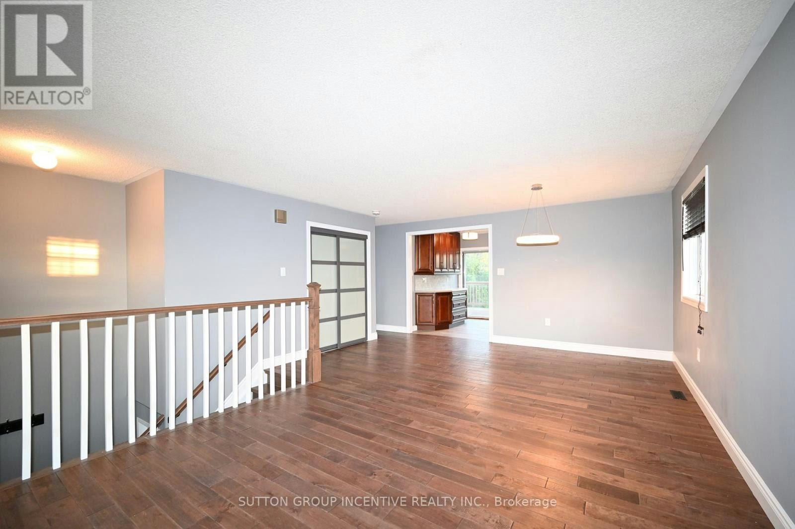 UPPER-39 Jones Drive, Barrie, ON, L4M 6H7 5