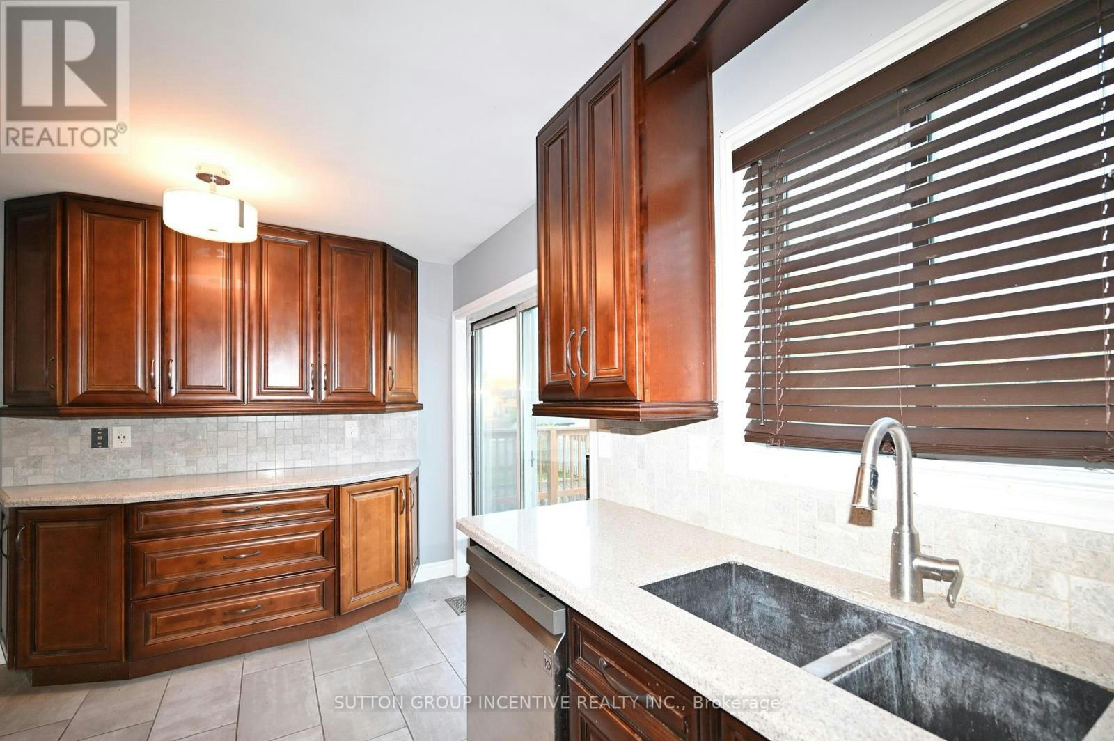 UPPER-39 Jones Drive, Barrie, ON, L4M 6H7 - 11