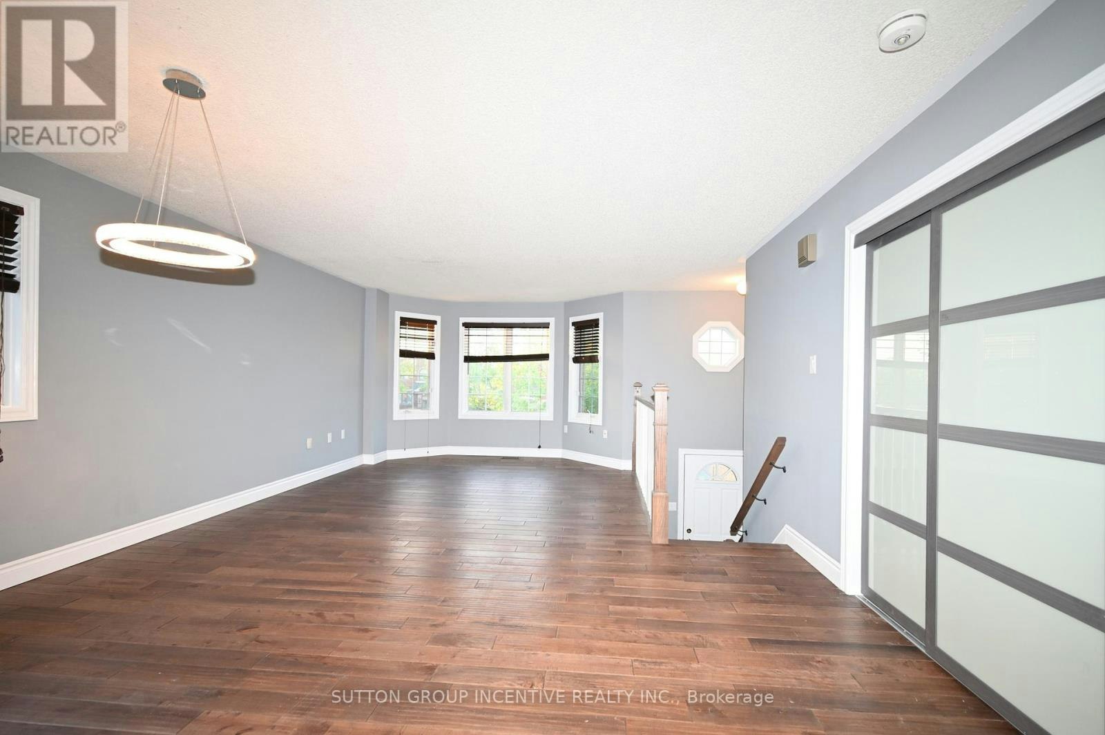 UPPER-39 Jones Drive, Barrie, ON, L4M 6H7 3