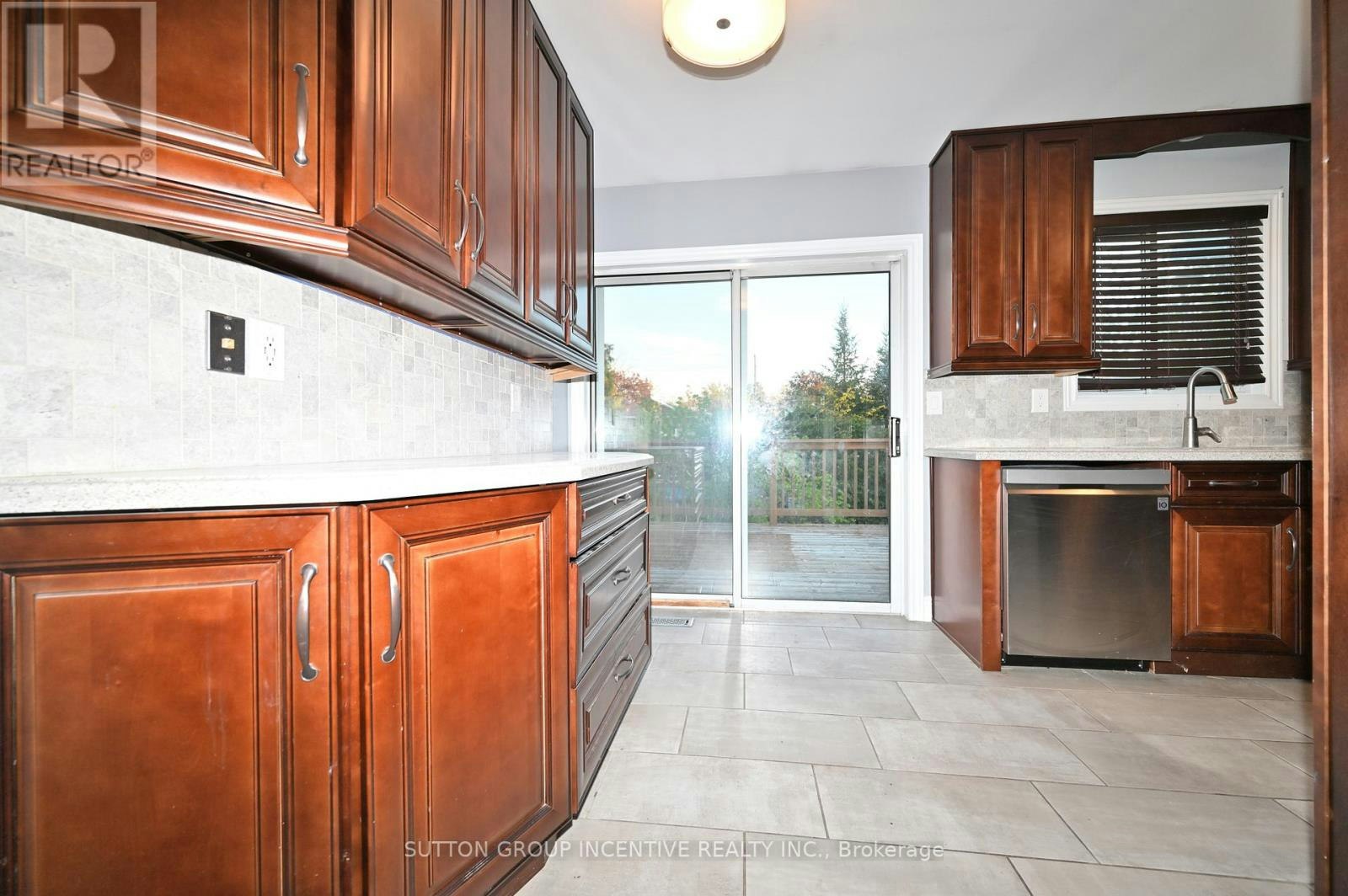 UPPER-39 Jones Drive, Barrie, ON, L4M 6H7 - 9
