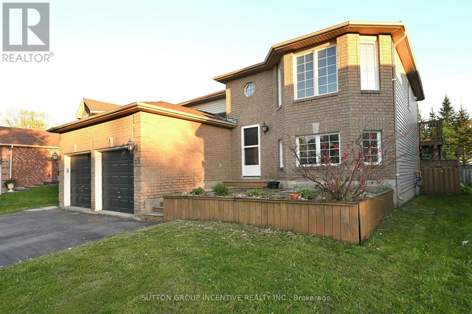 UPPER-39 Jones Drive, Barrie, ON, L4M 6H7 2