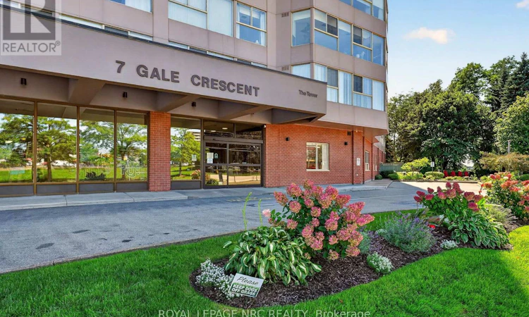 302-7 Gale Crescent