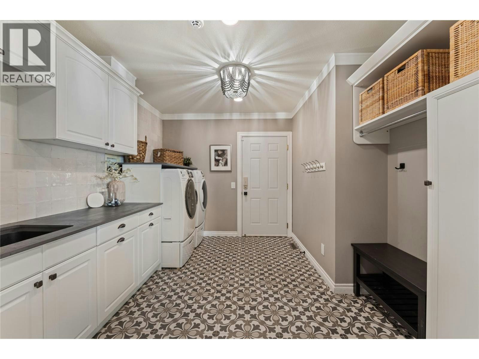 408 Okaview Road, Kelowna, BC, V1W 4K2 - 40