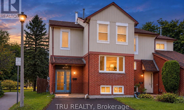 52 Greenboro Crescent