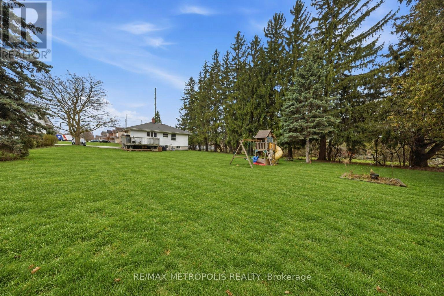 148 Winchester Road E, Whitby, ON, L1M 1X2 - 16