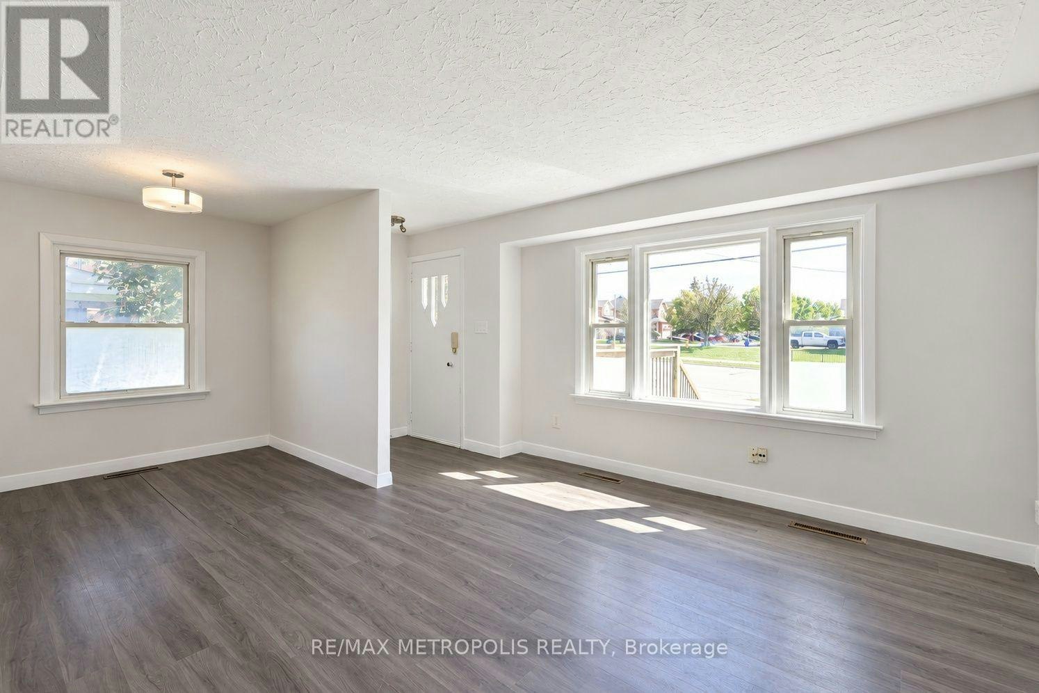 148 Winchester Road E, Whitby, ON, L1M 1X2 - 3