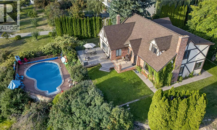 1215 Arawana Road