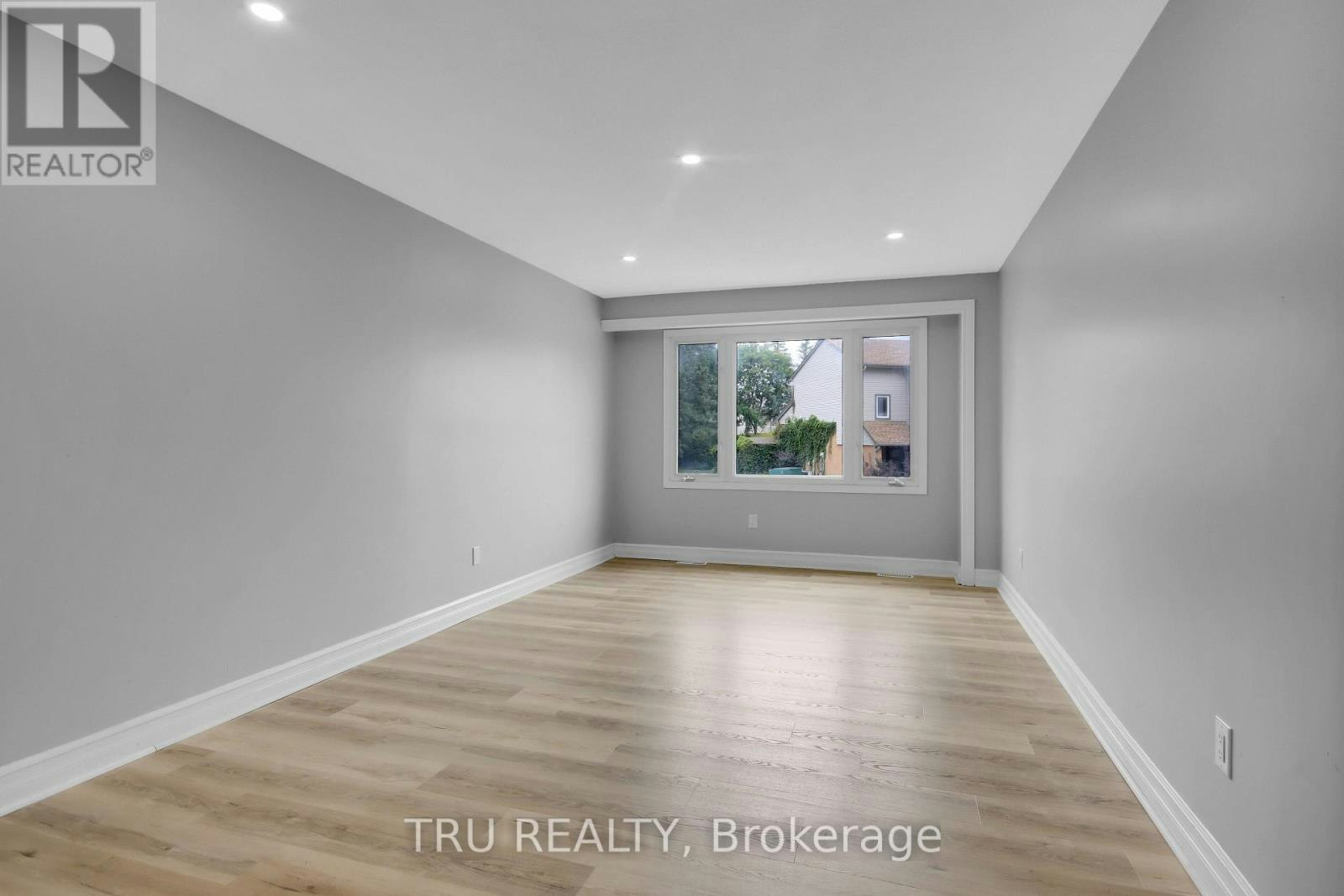 52 Greenboro Crescent, Ottawa, ON, K1T 1W5 - 5