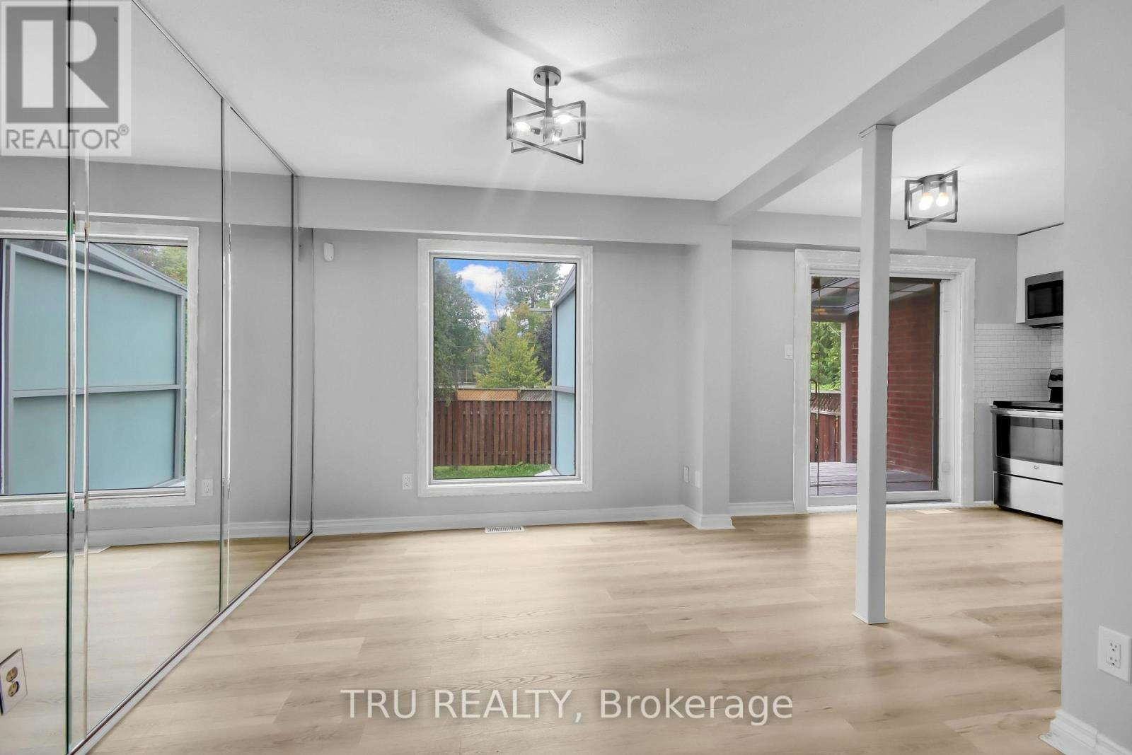 52 Greenboro Crescent, Ottawa, ON, K1T 1W5 - 7