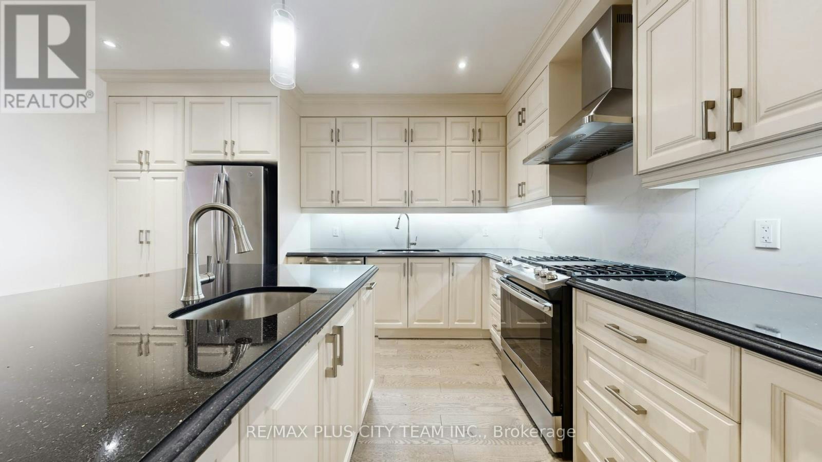 2-381 Ontario Street, Toronto, ON, M5A 2V8 - 11