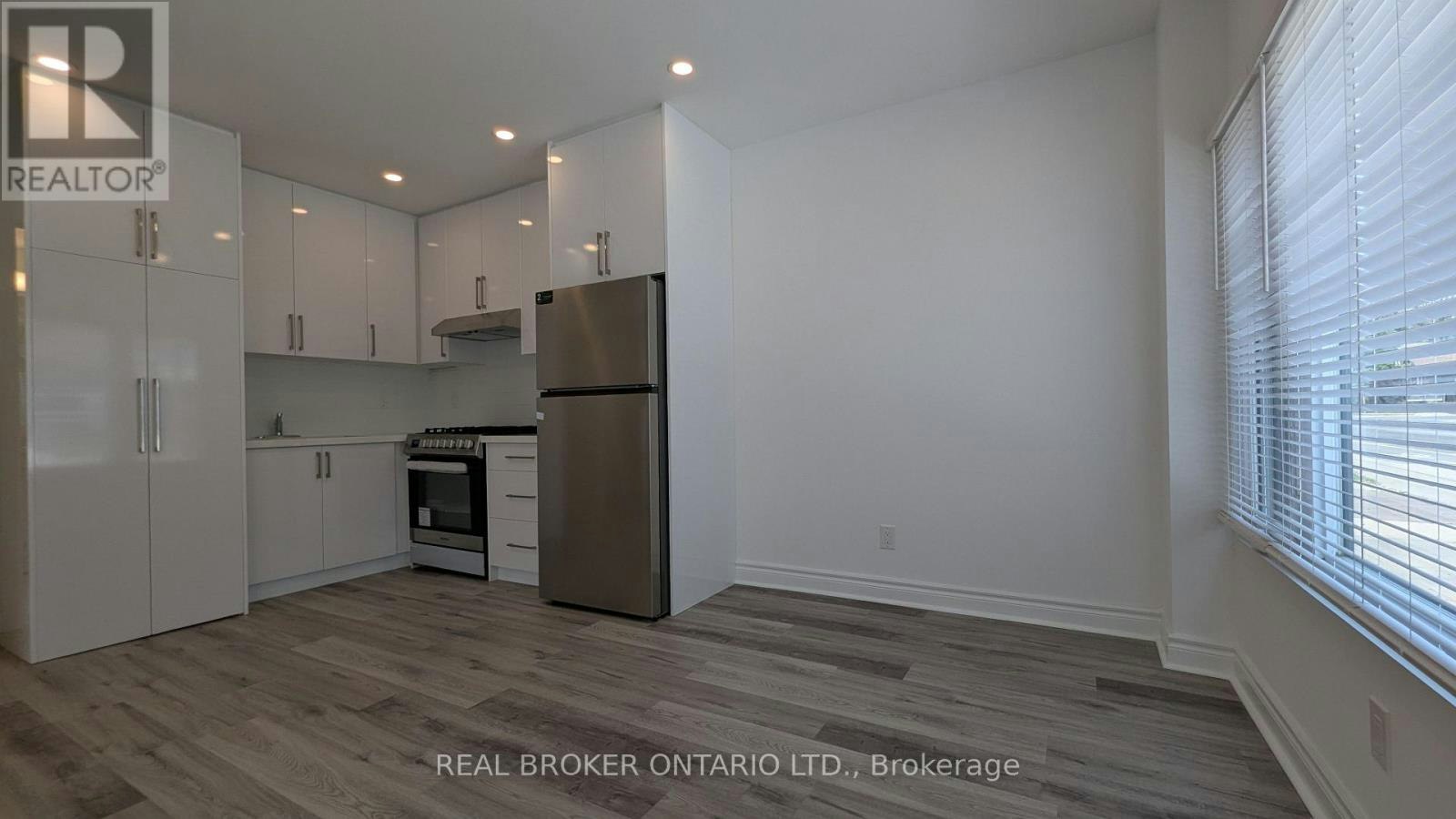 1-1150 Woodbine Avenue, Toronto, ON, M4C 4C9 - 2