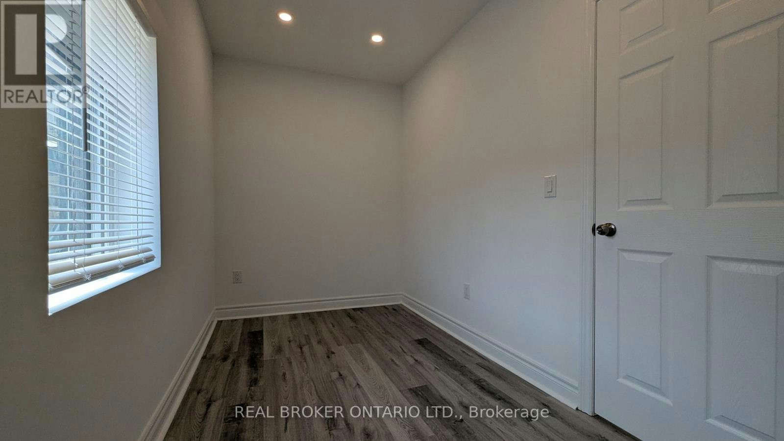 1-1150 Woodbine Avenue, Toronto, ON, M4C 4C9 - 5