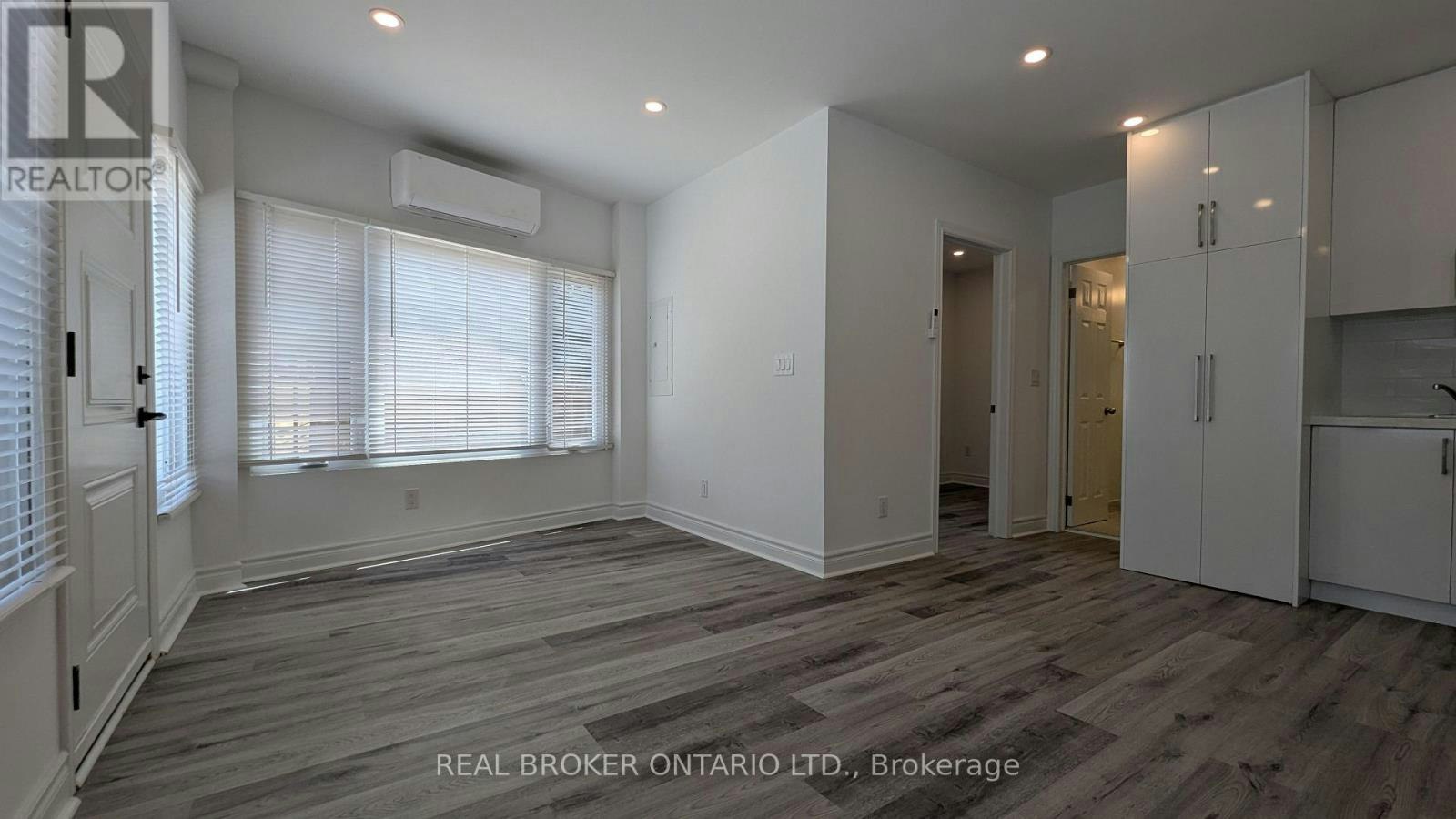 1-1150 Woodbine Avenue, Toronto, ON, M4C 4C9