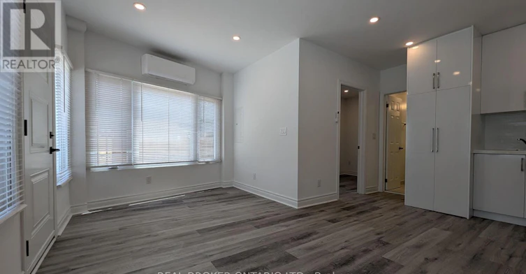 1-1150 Woodbine Avenue, Toronto, ON, M4C 4C9