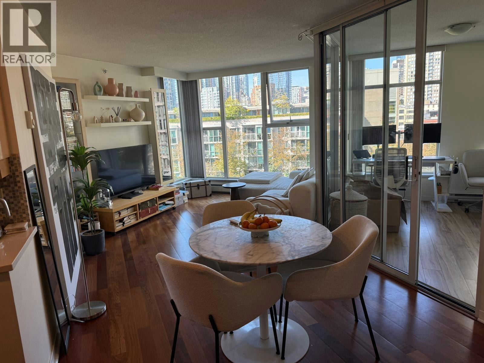 802-1009 Expo Boulevard, Vancouver, BC, V6Z 2V9