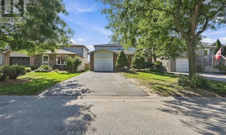 54 Hersey Crescent N