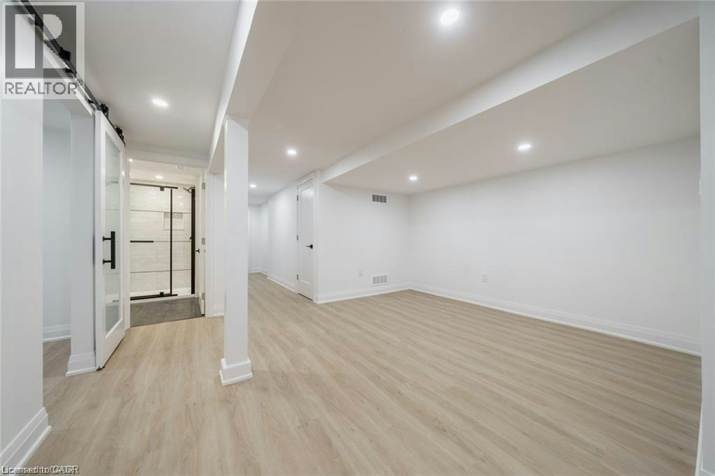 2 (Lower-5678 Woodland Boulevard, Niagara Falls, ON, L2G 5K8 - 7