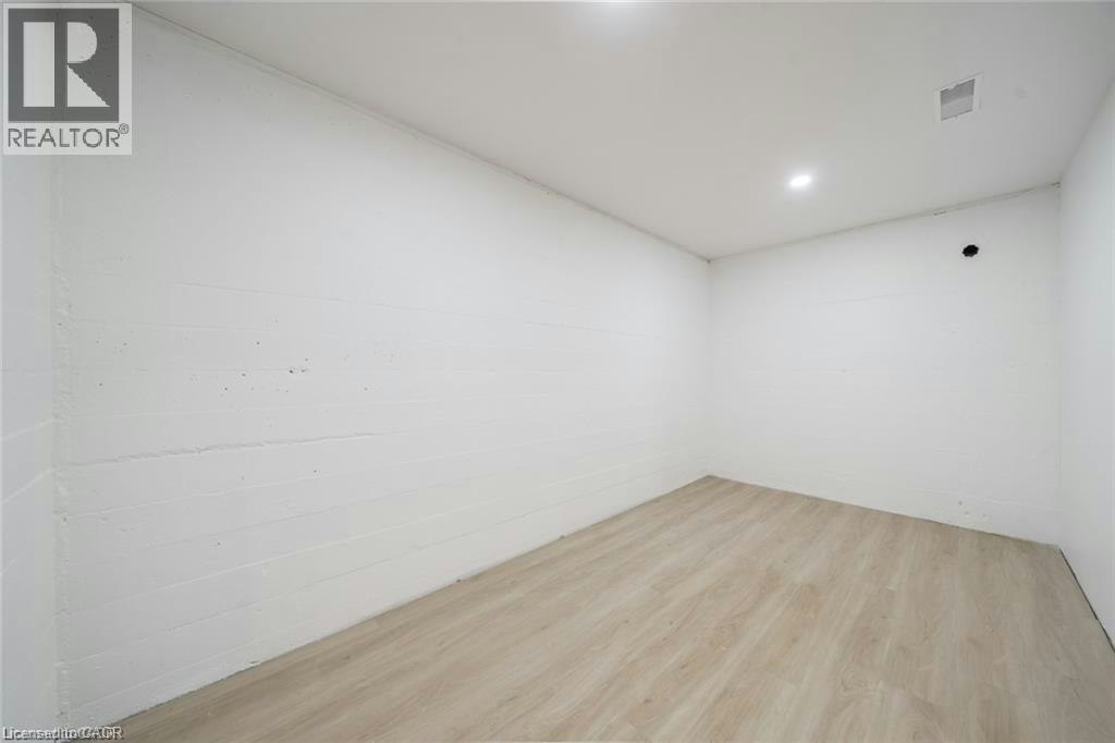 2 (Lower-5678 Woodland Boulevard, Niagara Falls, ON, L2G 5K8 - 26