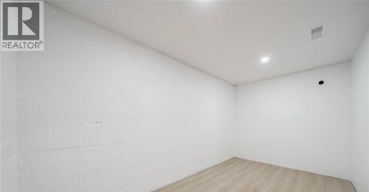 2 (Lower-5678 Woodland Boulevard, Niagara Falls, ON, L2G 5K8 - 26