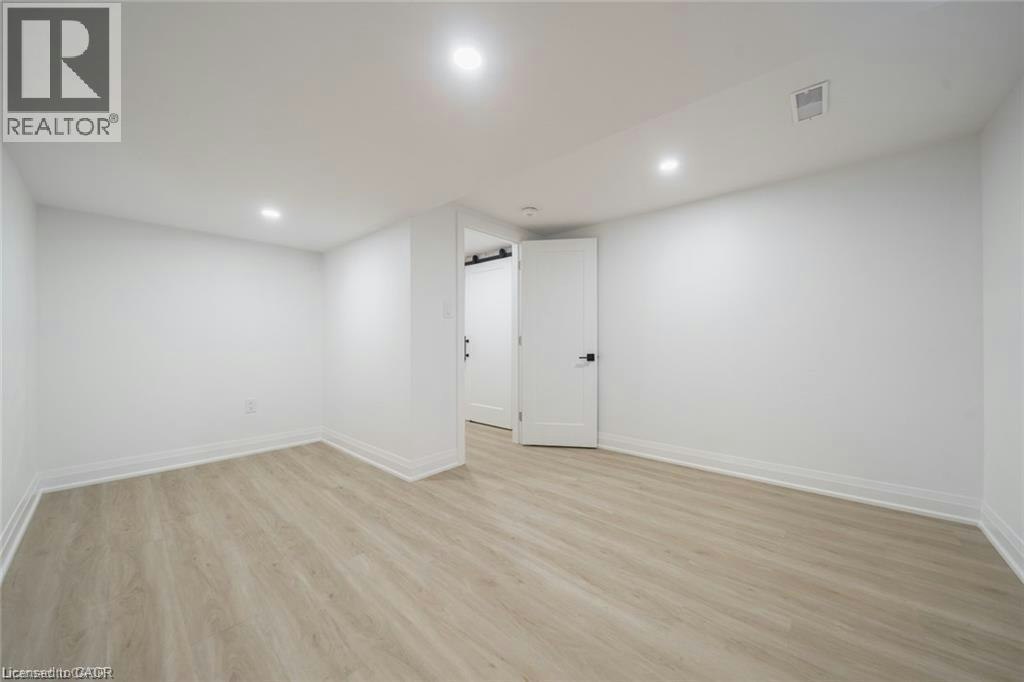 2 (Lower-5678 Woodland Boulevard, Niagara Falls, ON, L2G 5K8 - 17