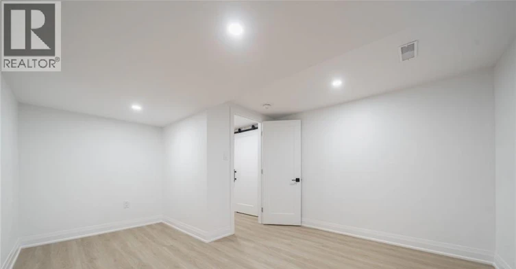 2 (Lower-5678 Woodland Boulevard, Niagara Falls, ON, L2G 5K8 - 17