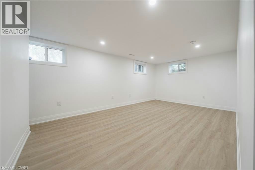 2 (Lower-5678 Woodland Boulevard, Niagara Falls, ON, L2G 5K8 - 14