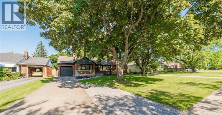 2 (Lower-5678 Woodland Boulevard, Niagara Falls, ON, L2G 5K8