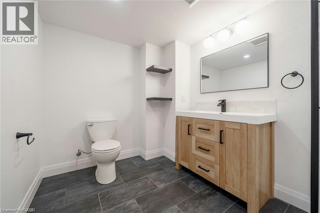 2 (Lower-5678 Woodland Boulevard, Niagara Falls, ON, L2G 5K8 - 10