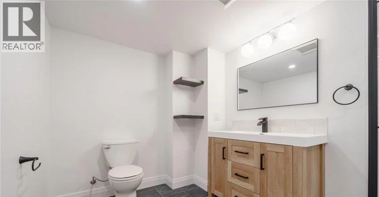 2 (Lower-5678 Woodland Boulevard, Niagara Falls, ON, L2G 5K8 - 10