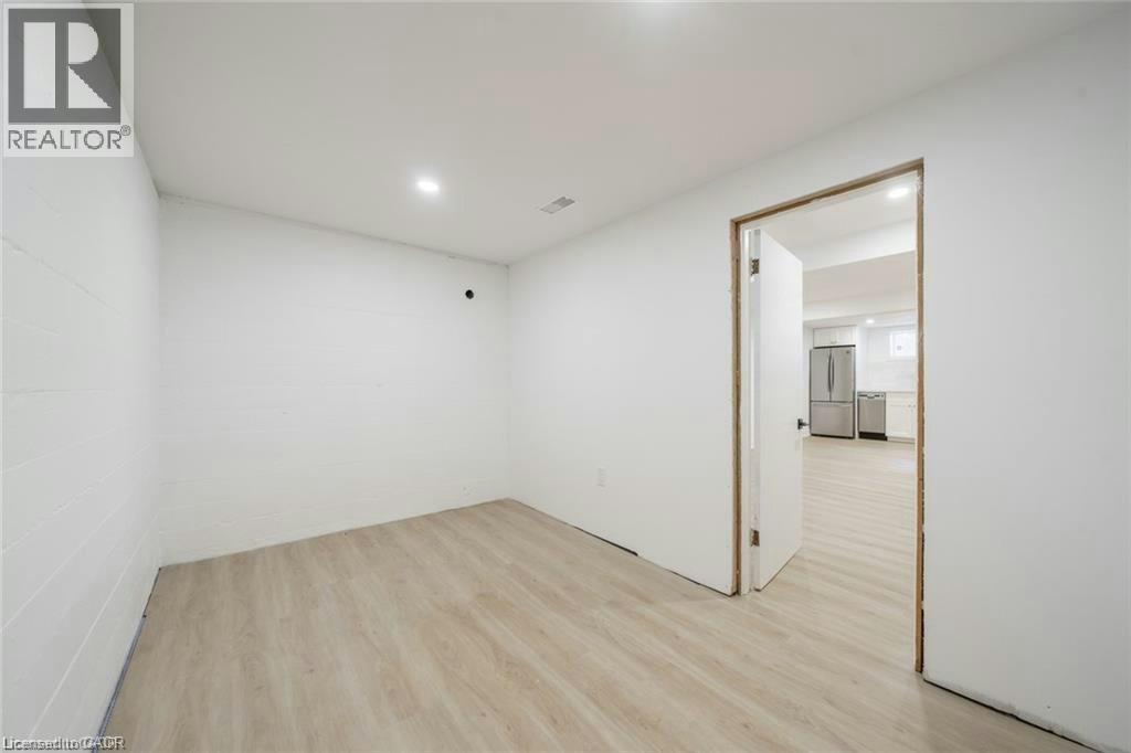 2 (Lower-5678 Woodland Boulevard, Niagara Falls, ON, L2G 5K8 - 27