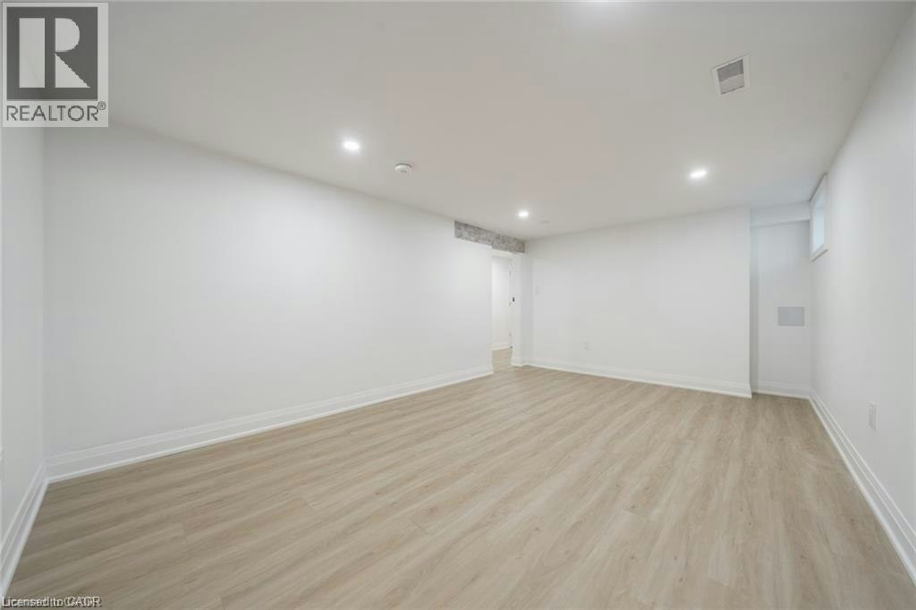 2 (Lower-5678 Woodland Boulevard, Niagara Falls, ON, L2G 5K8 - 15