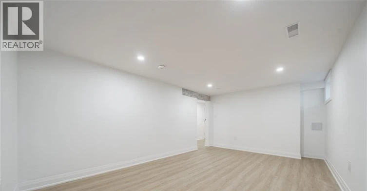 2 (Lower-5678 Woodland Boulevard, Niagara Falls, ON, L2G 5K8 - 15