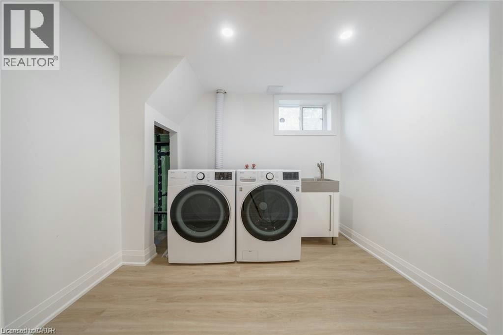 2 (Lower-5678 Woodland Boulevard, Niagara Falls, ON, L2G 5K8 - 8
