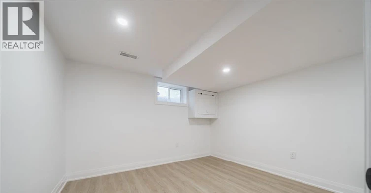 2 (Lower-5678 Woodland Boulevard, Niagara Falls, ON, L2G 5K8 - 16