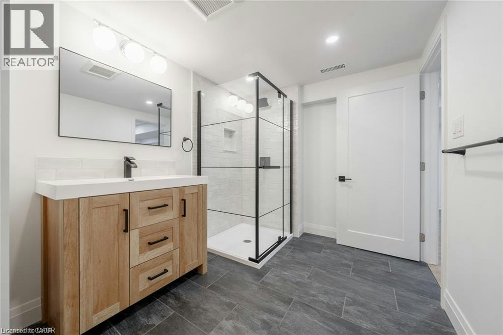 2 (Lower-5678 Woodland Boulevard, Niagara Falls, ON, L2G 5K8 - 11