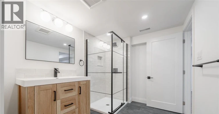 2 (Lower-5678 Woodland Boulevard, Niagara Falls, ON, L2G 5K8 - 11
