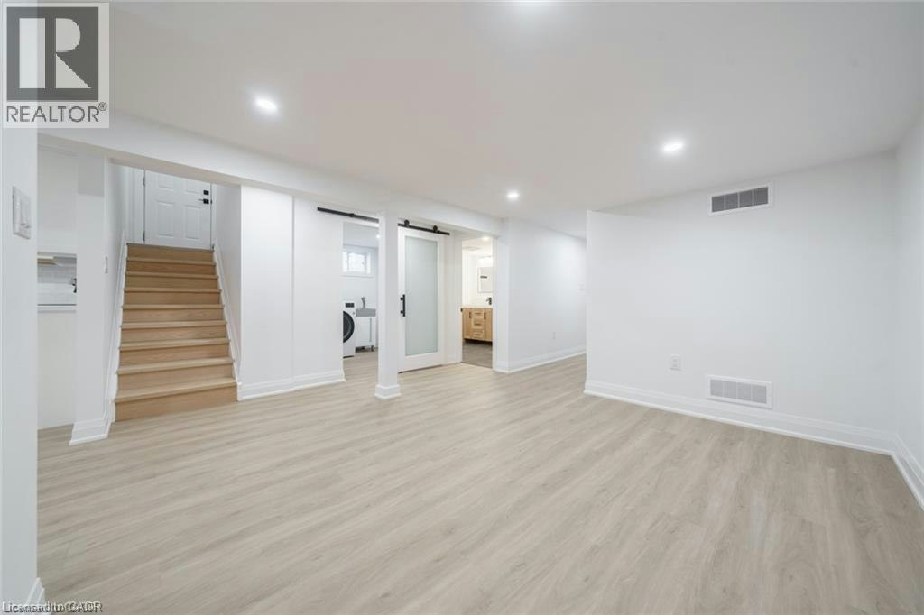 2 (Lower-5678 Woodland Boulevard, Niagara Falls, ON, L2G 5K8 - 5