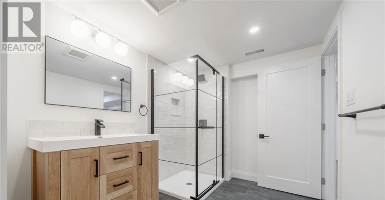 LOWER-5678 Woodland Boulevard, Niagara Falls, ON, L2G 5K8 - 11