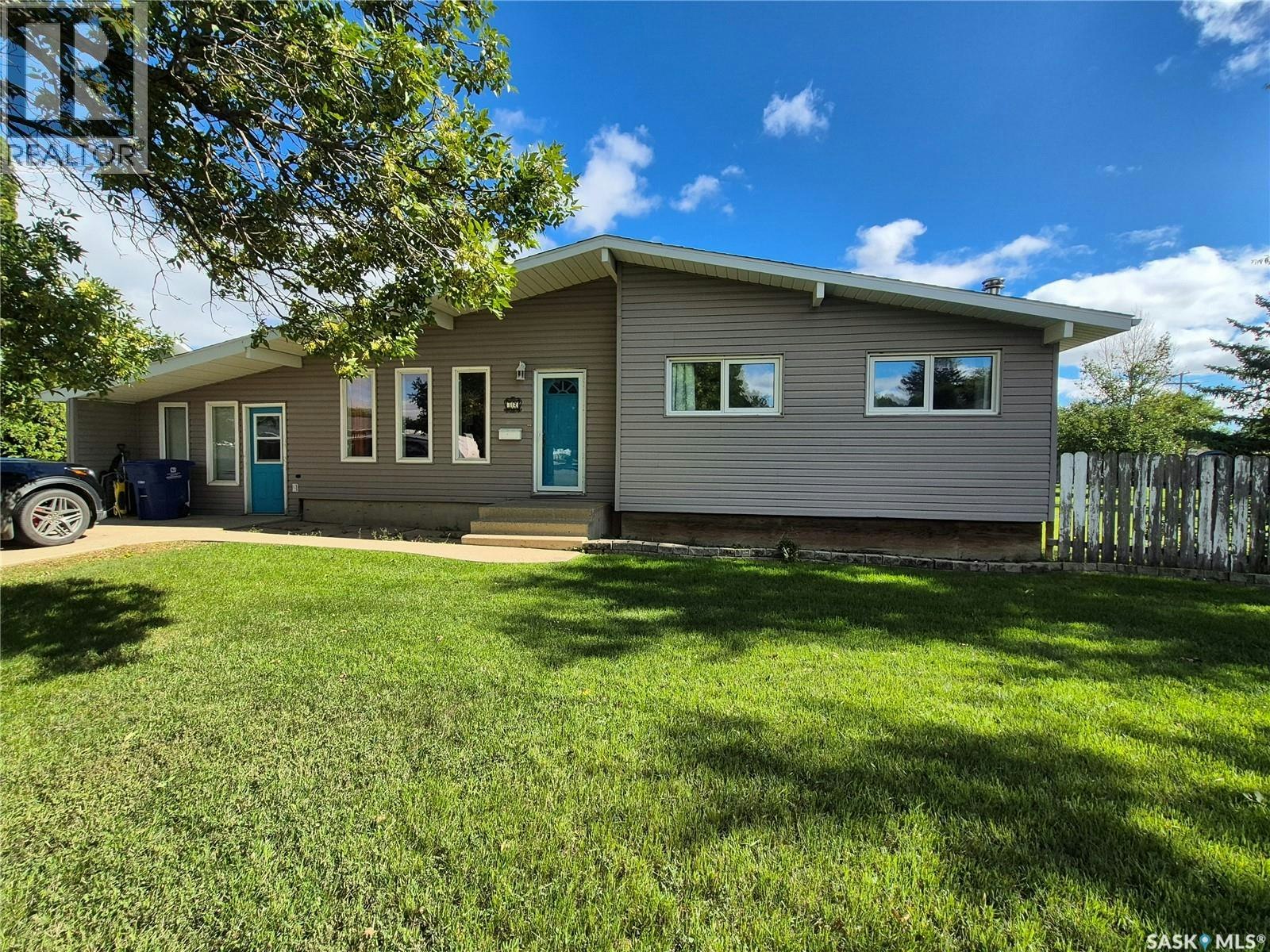 32 Metheral Bay, Weyburn, SK, S4H 2M6