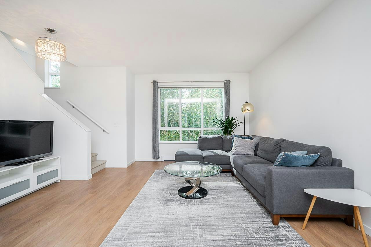 2004-18505 Laurensen Place, Surrey, BC, V4N 6R7