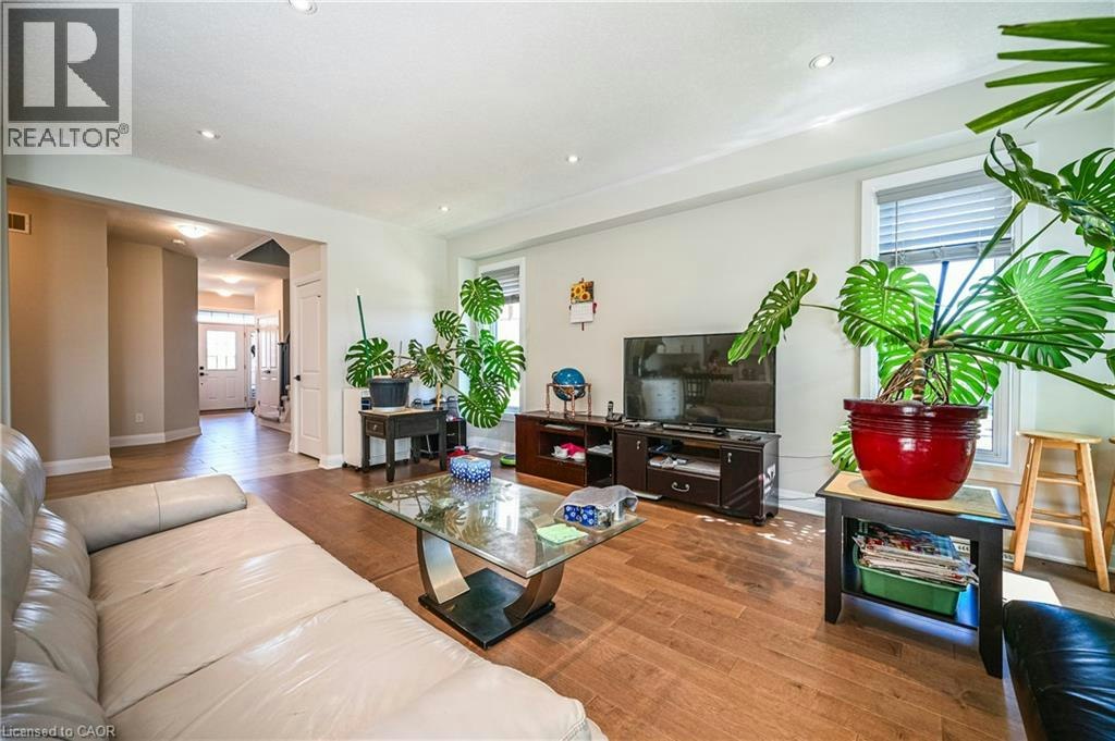 318 Chokecherry Crescent, Waterloo, ON, N2V 0H1 - 4