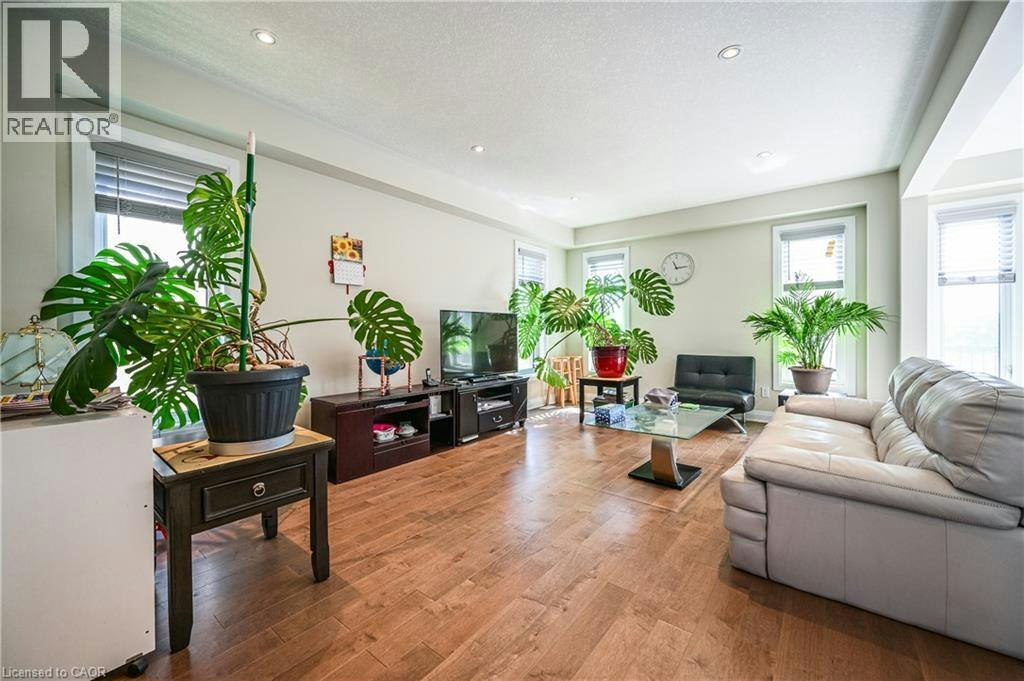 318 Chokecherry Crescent, Waterloo, ON, N2V 0H1 - 3